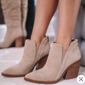 Vince Camuto SZ7 Gradina ankle boot